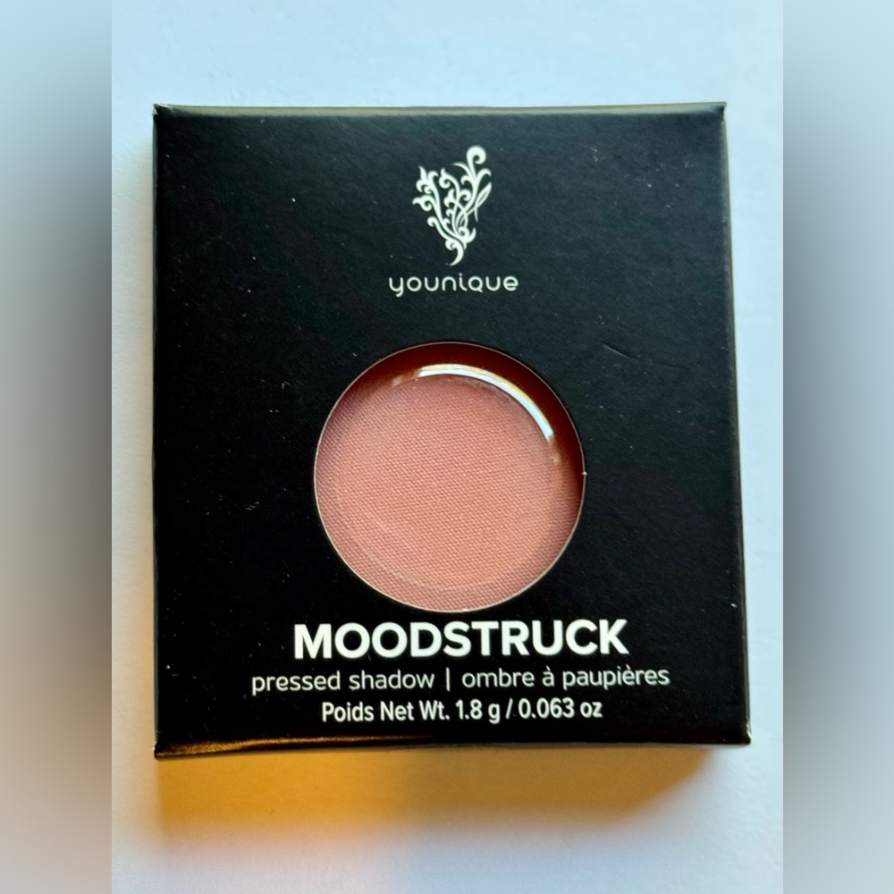 Younique eyeshadow 👀 Understood